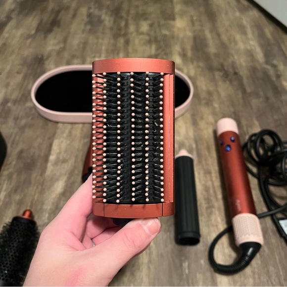 Authentic Dyson Airwrap Multi-Styler Strawberry Bronze gently used - Picture 5 of 16